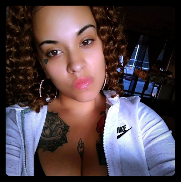 Meet your Posher, Anna - Picture 1 of 2